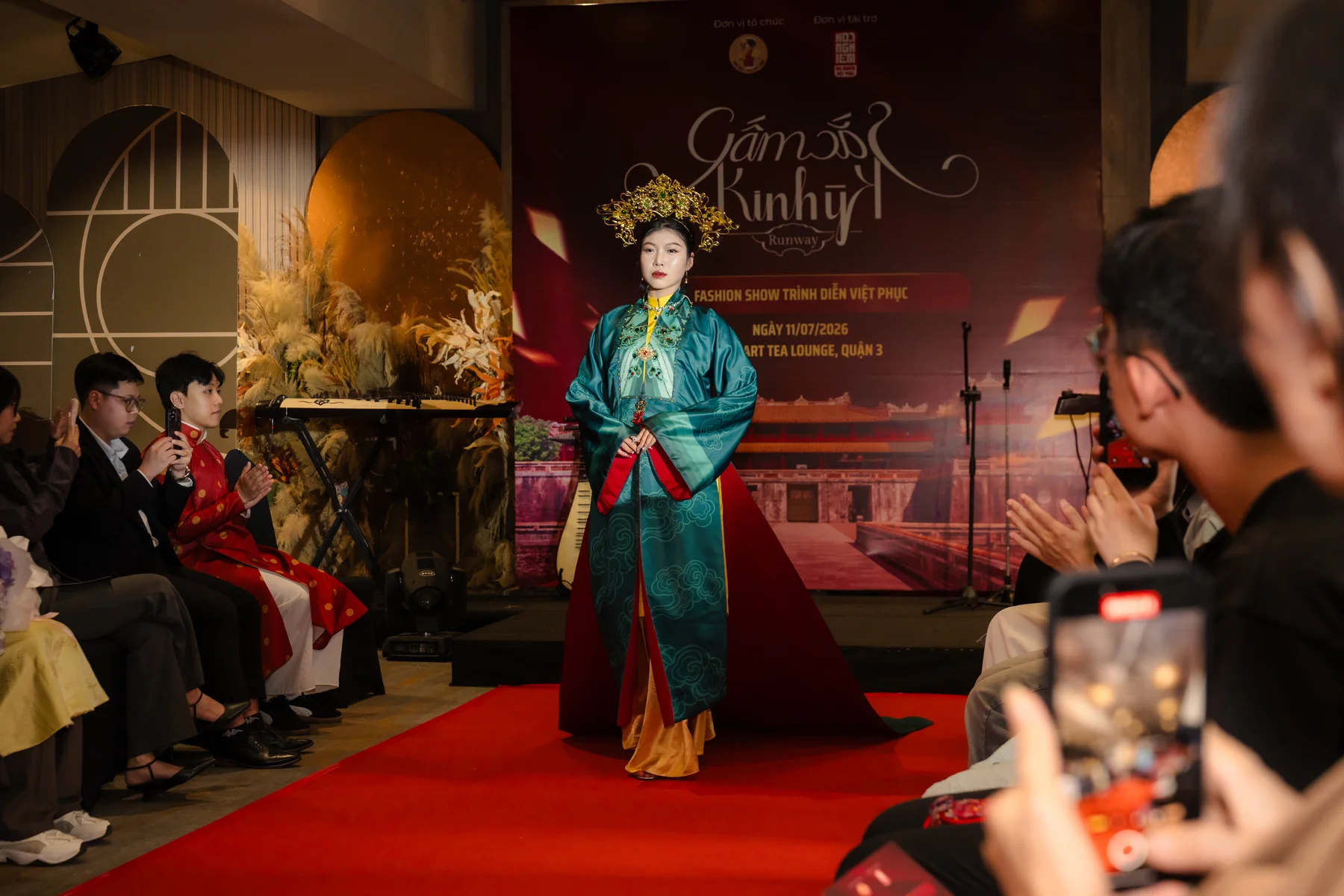 Historical attire on the Gấm Sắc Kinh Kỳ runway.